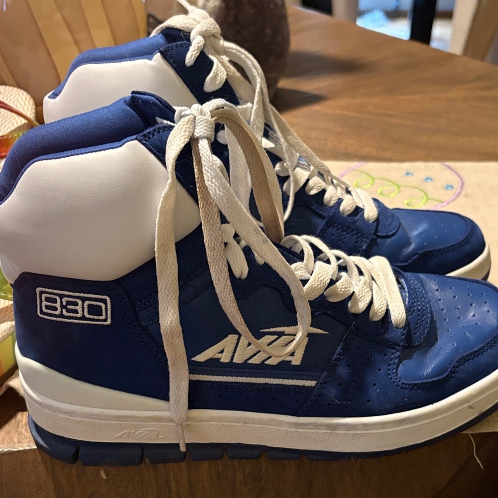Avia 830 High-Top Sneakers in Blue & White